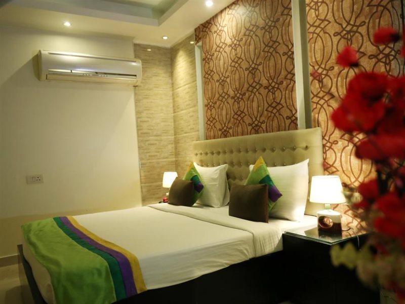 Hotel B Continental Delhi  Exteriör bild
