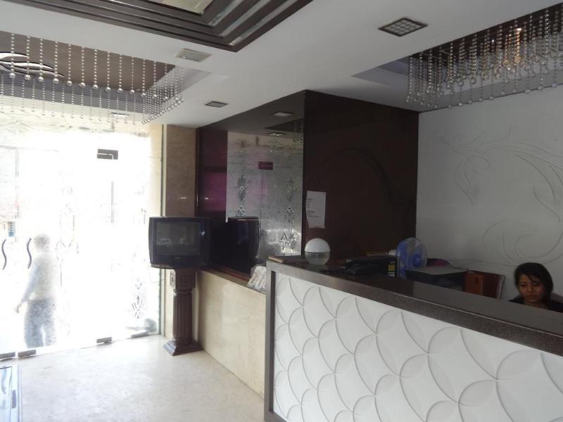 Hotel B Continental Delhi  Exteriör bild