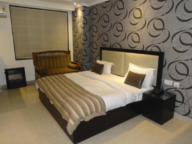 Hotel B Continental Delhi  Exteriör bild