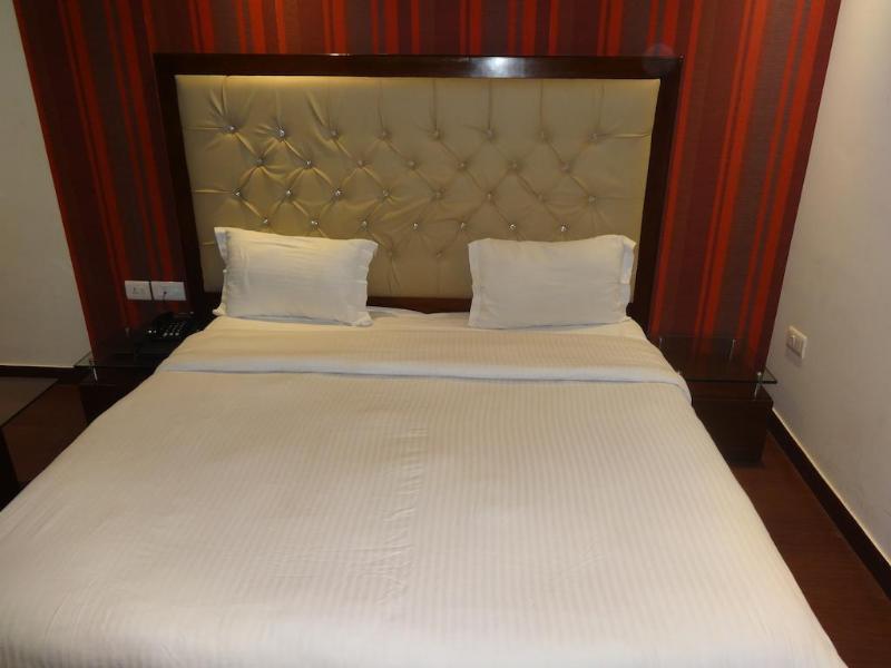 Hotel B Continental Delhi  Exteriör bild